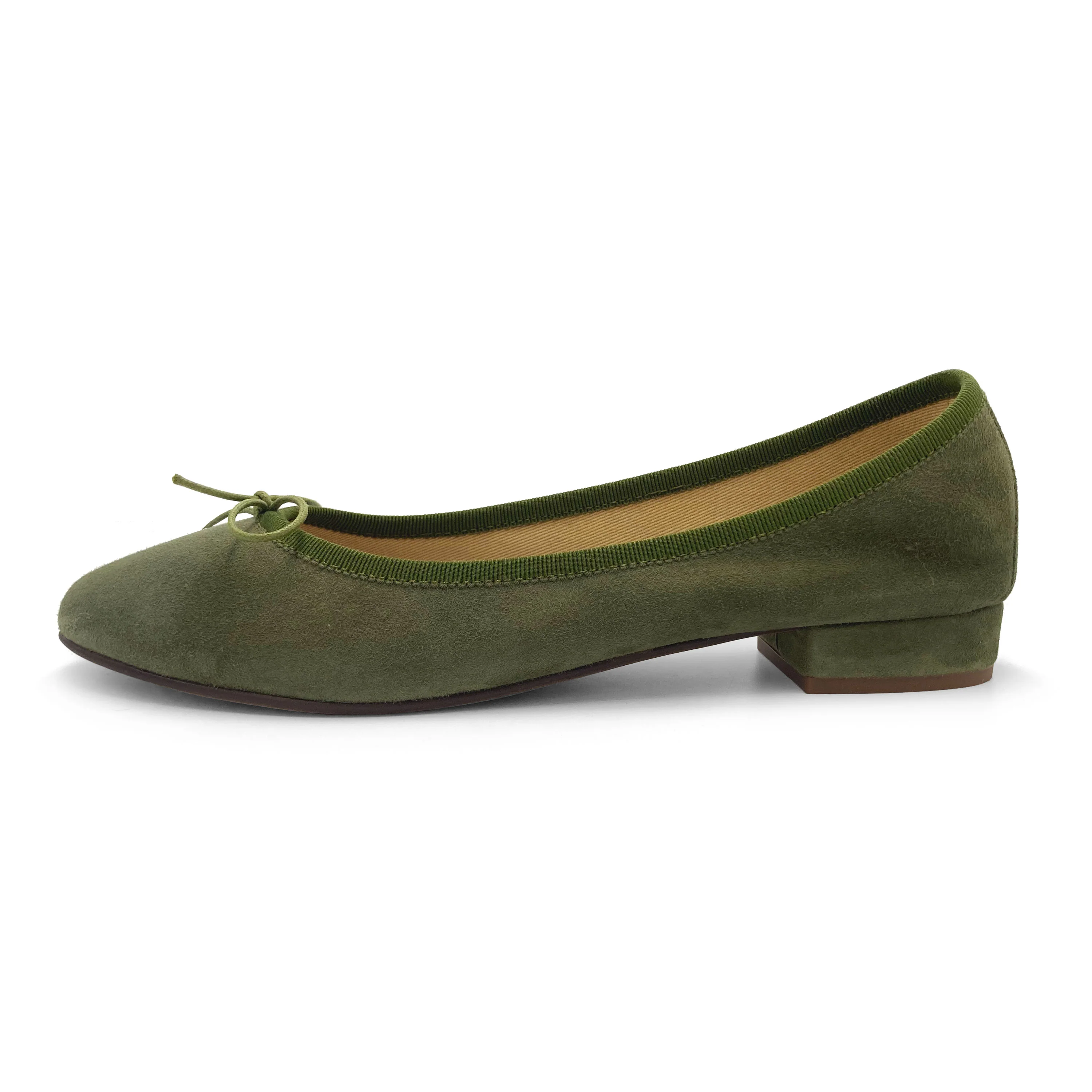 Ballerine verdi oliva con tacco in camoscio - Image 4